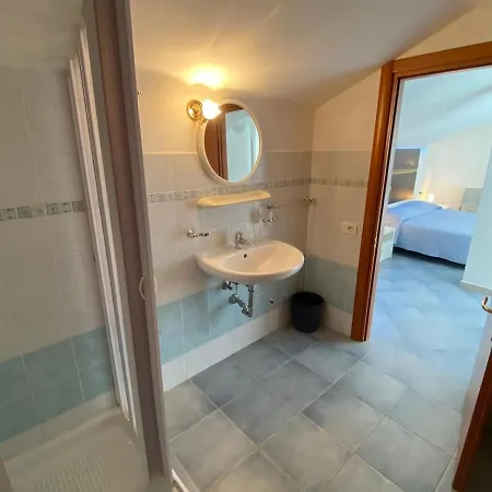 Al 12 Di Casa Asinara Отель Стинтино