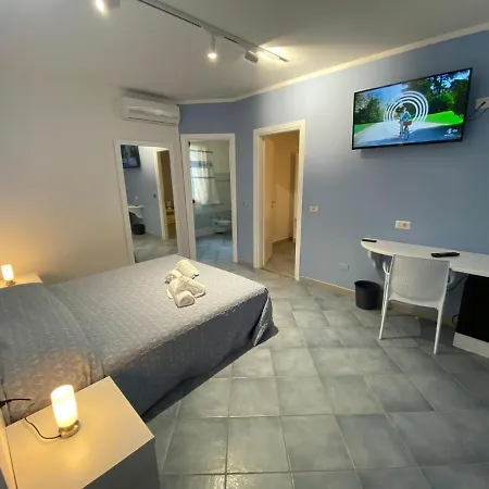 Al 12 Di Casa Asinara Отель *